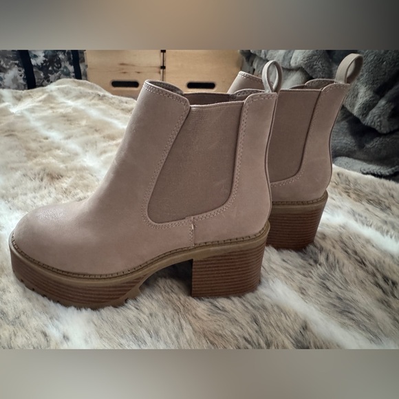 MIA Shoes - NWOB-MIA-Women's Tan Ankle Boots Faux Suede Size 7